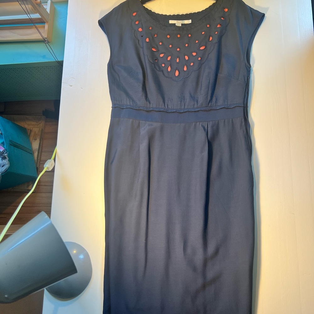 Boden midi dress. Navy with orange underlay and sweet scalloped edges.